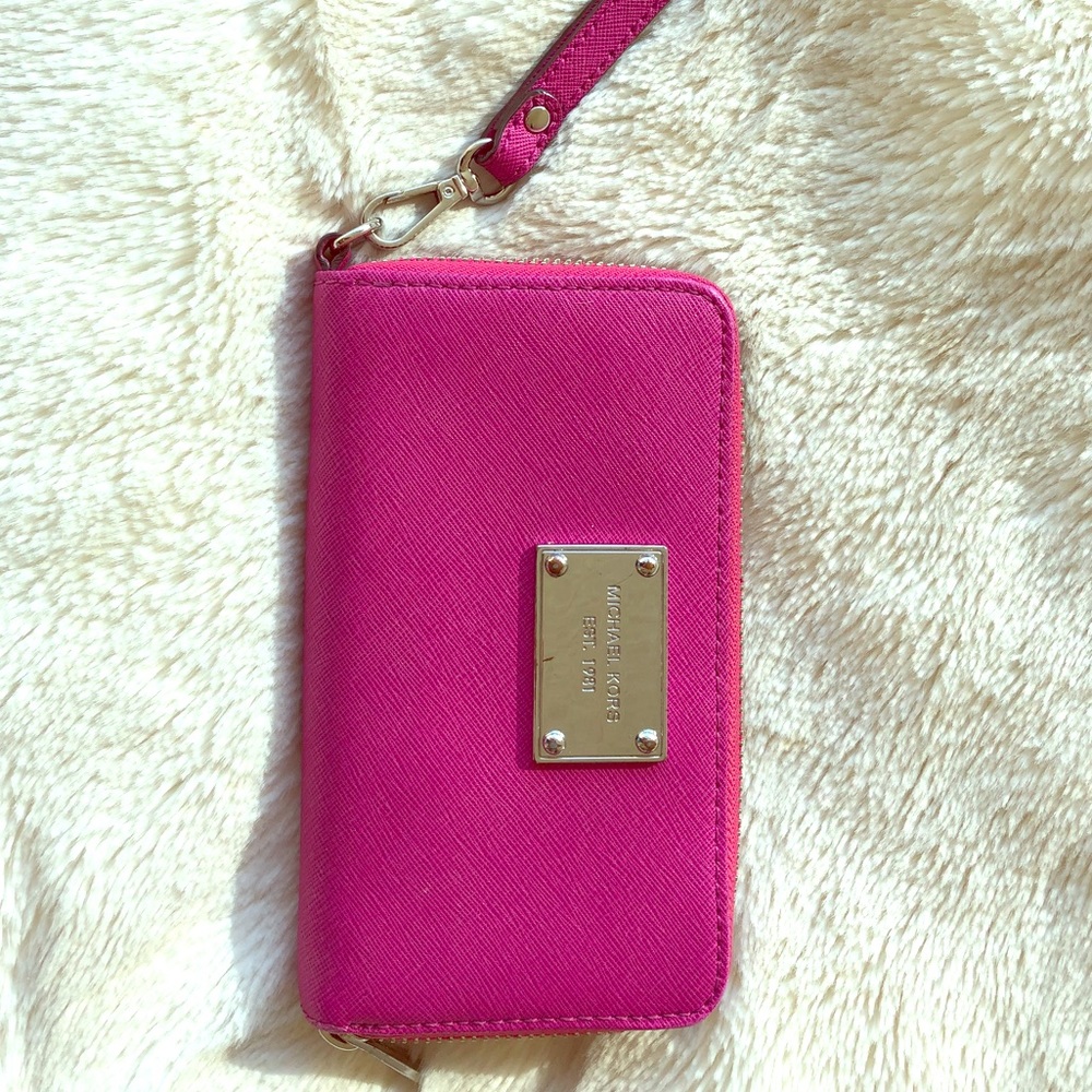 COPY - Michael Kors wallet wristlet
